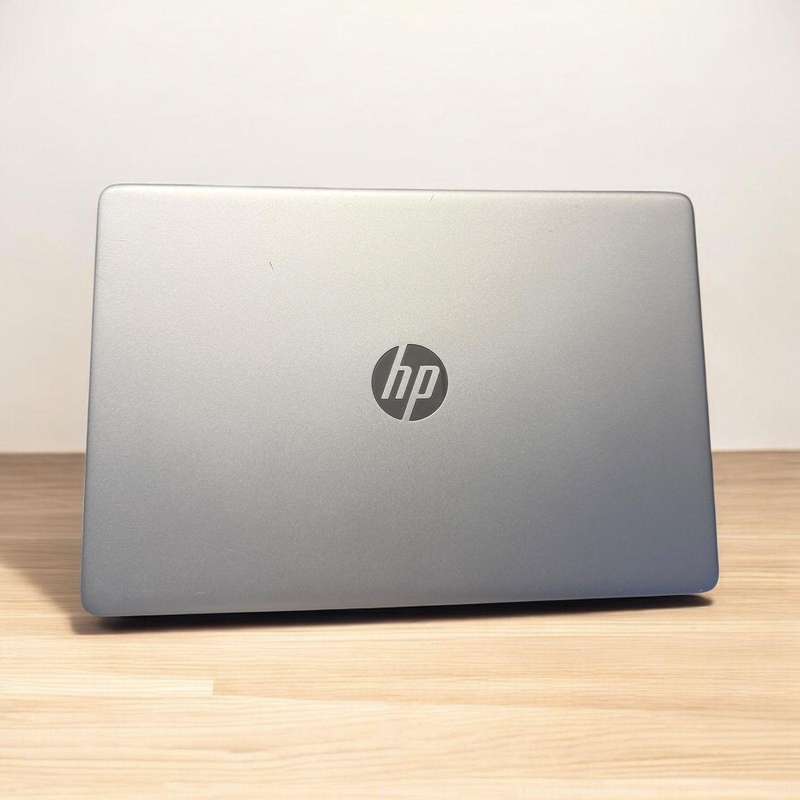 Hp 15s-fq5xx 12th Gen  Core  i5  8gb ram  512gb ssd  15.6
