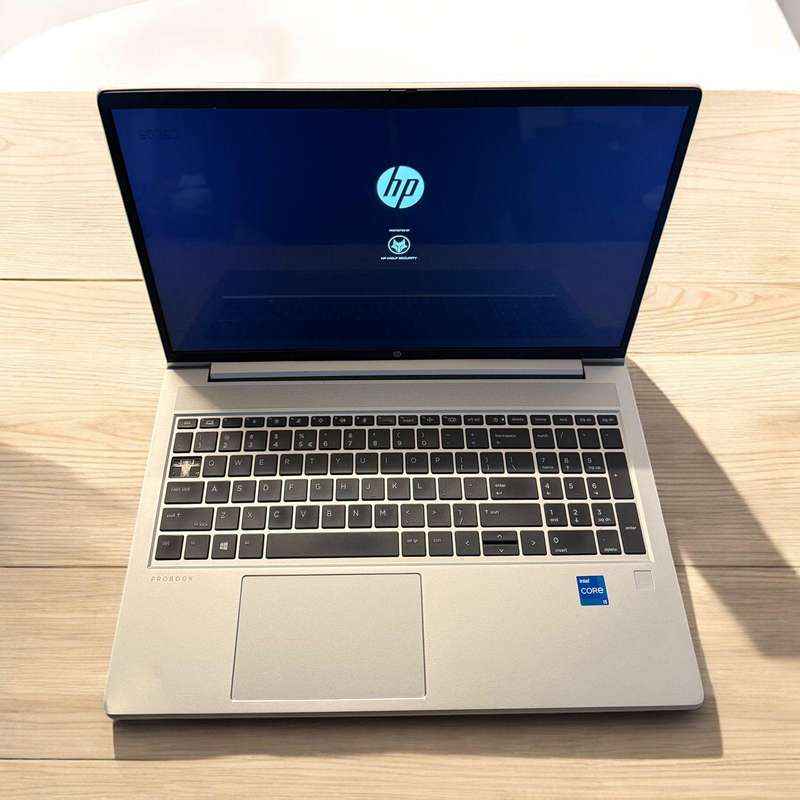 HP ProBook 450 G8 , 15.6` Notebook - 11th Gen Intel Core i5-1135G7, 256gb ssd 8gb ram Xe Graphics