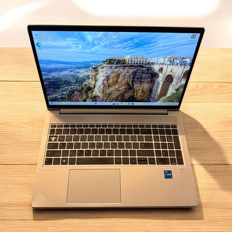 HP ProBook 450 G8 , 15.6` Notebook - 11th Gen Intel Core i5-1135G7, 256gb ssd 8gb ram Xe Graphics