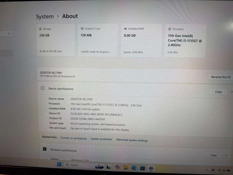 HP ProBook 450 G8 , 15.6` Notebook - 11th Gen Intel Core i5-1135G7, 256gb ssd 8gb ram Xe Graphics