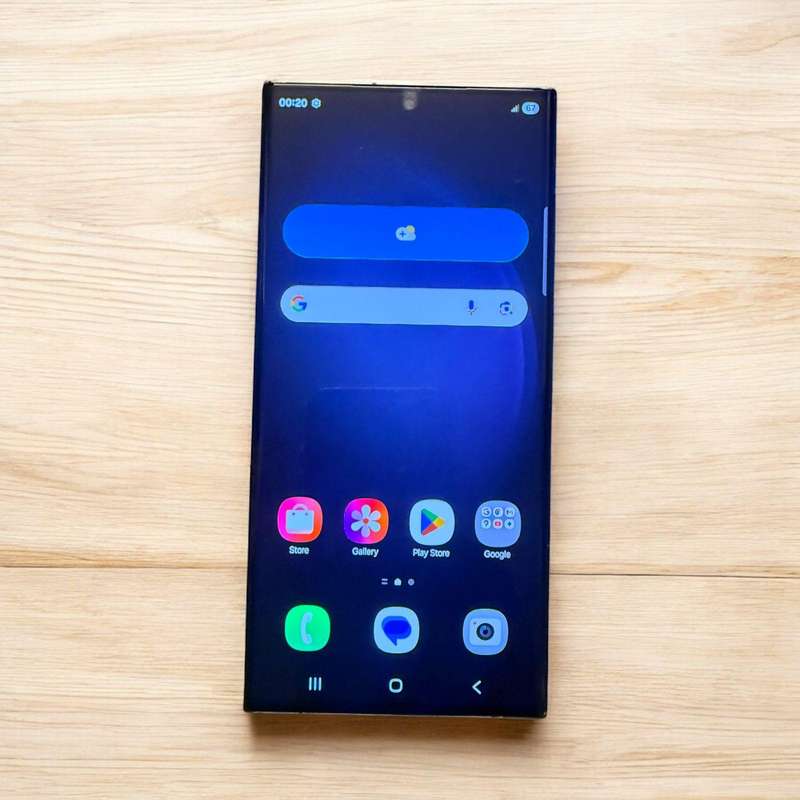 Samsung S23 Ultra 12gb  ram  256gb  memory.