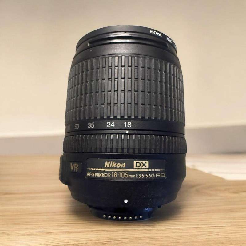 Nikon D5500 DSLR camera with 18-105mm Lens mint condition.