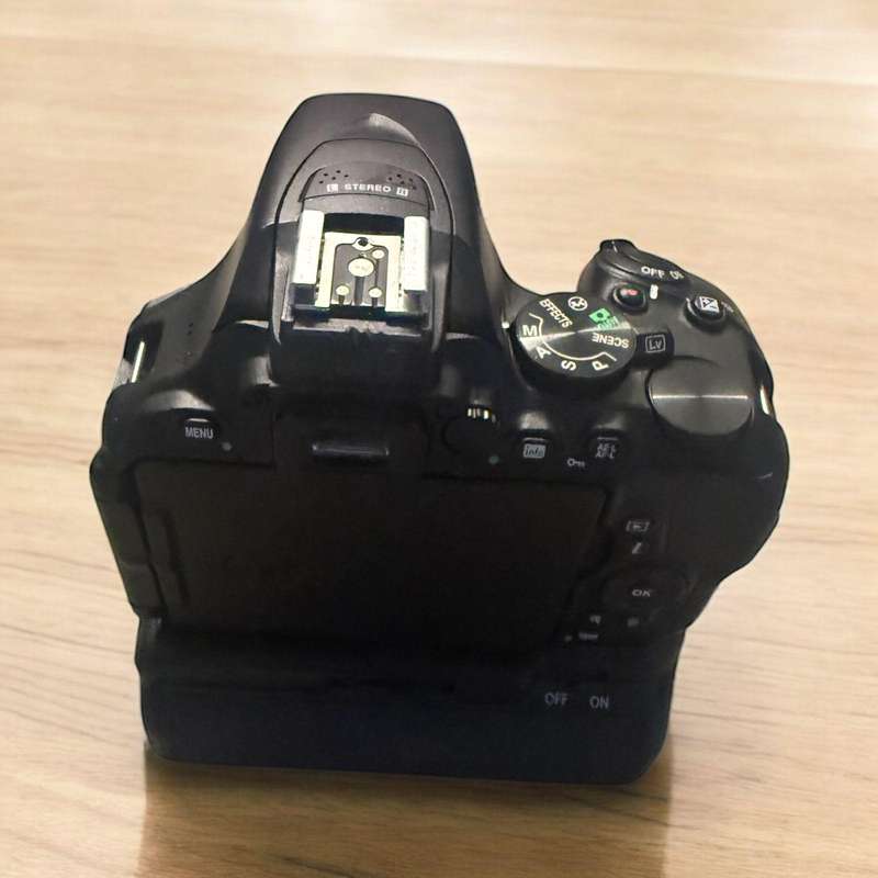 Nikon D5500 DSLR camera with 18-105mm Lens mint condition.