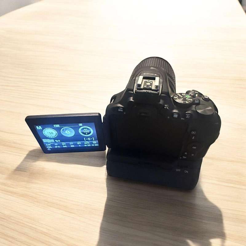 Nikon D5500 DSLR camera with 18-105mm Lens mint condition.