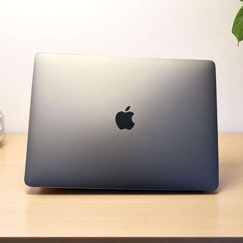 2020 Apple MacBook Pro 13 inch M1 8Core CPU 8 Core GPU Touch Bar 16GB Unified RAM 512gb ssd