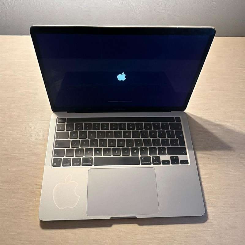 2020 Apple MacBook Pro 13 inch M1 8Core CPU 8 Core GPU Touch Bar 16GB Unified RAM 512gb ssd