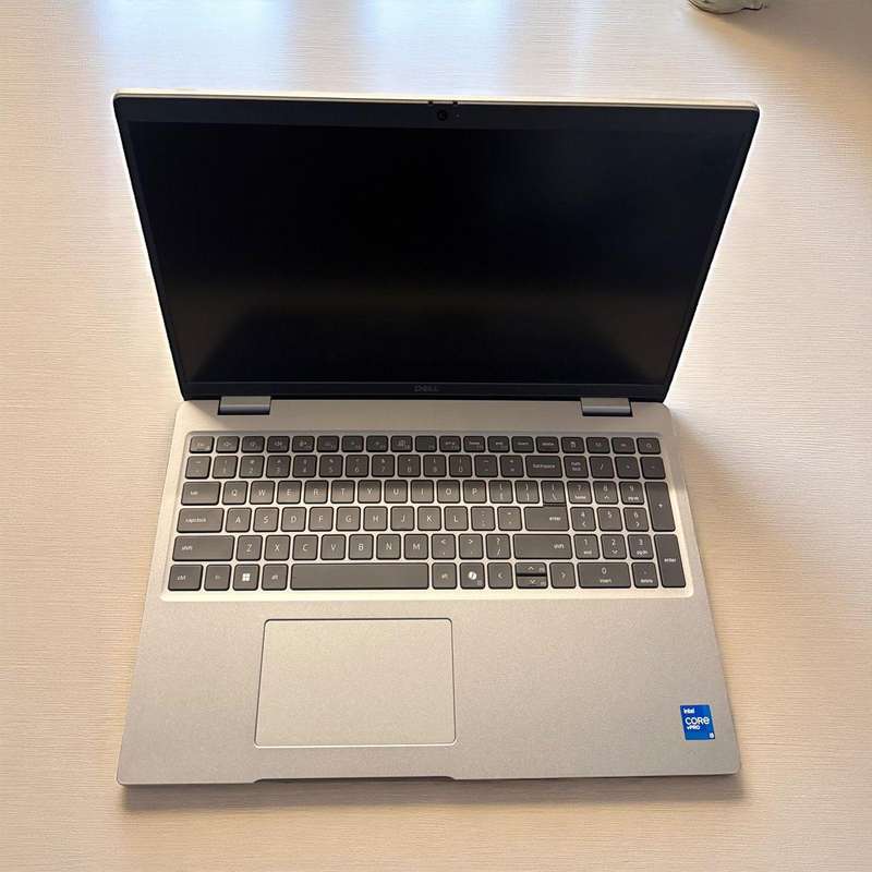 Dell Latitude 5520 Intel Iris Xe Graphics i5, 11th Gen  8GB 256GBssd new battery.