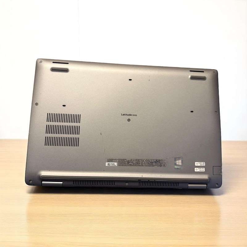 Dell Latitude 5520 Intel Iris Xe Graphics i5, 11th Gen  8GB 256GBssd new battery.