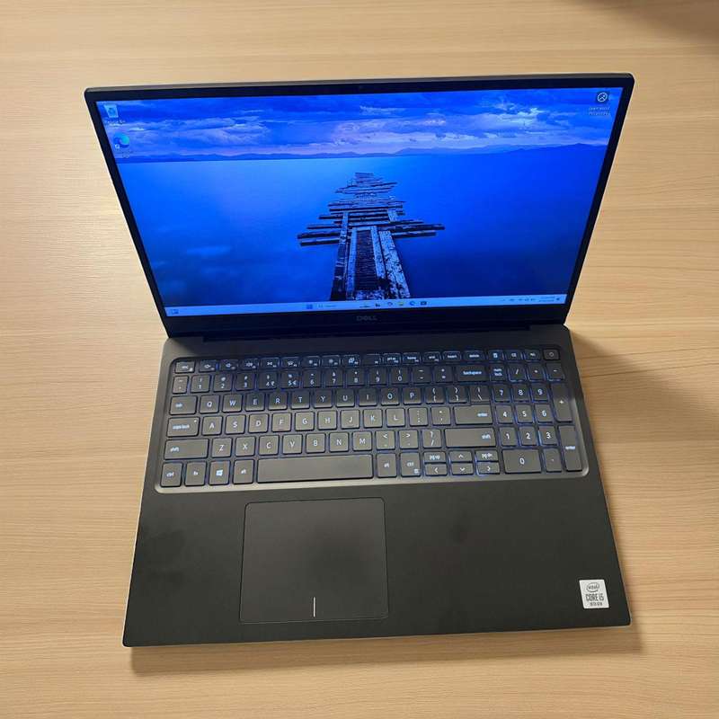 Dell Vostro 5590 i5 10th gen 16gb ram 256gb ssd new batt mint.