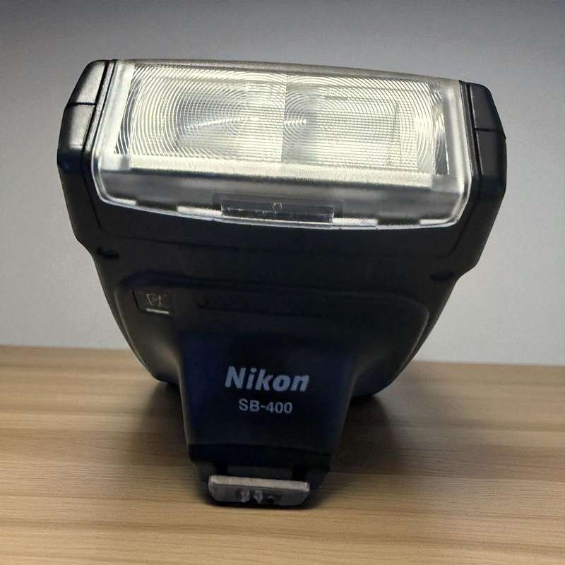 Nikon d90 with 18-105mm lense and flash