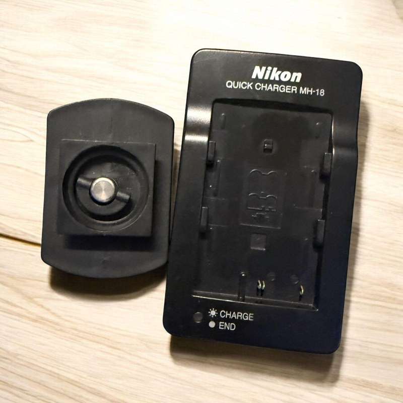 Nikon d90 with 18-105mm lense and flash