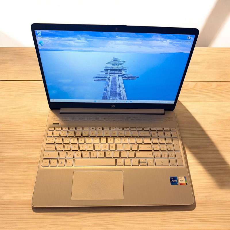 HP 15s-fq5016ni 12th Gen i7 16gb ram 512gb ssd intel iris xe graphics mint
