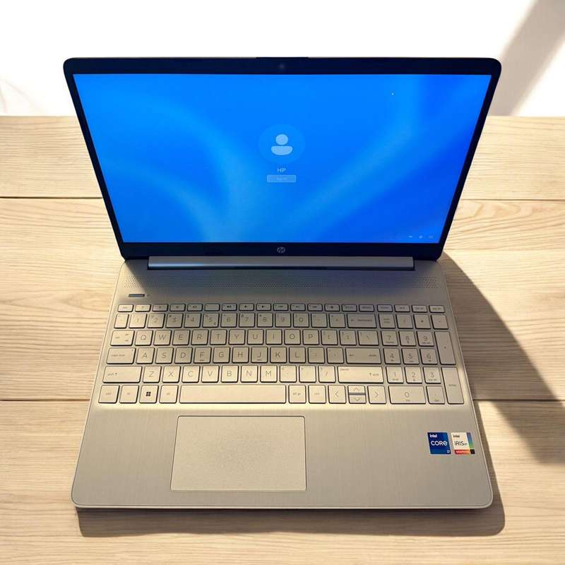 HP 15s-fq5016ni 12th Gen i7 16gb ram 512gb ssd intel iris xe graphics mint