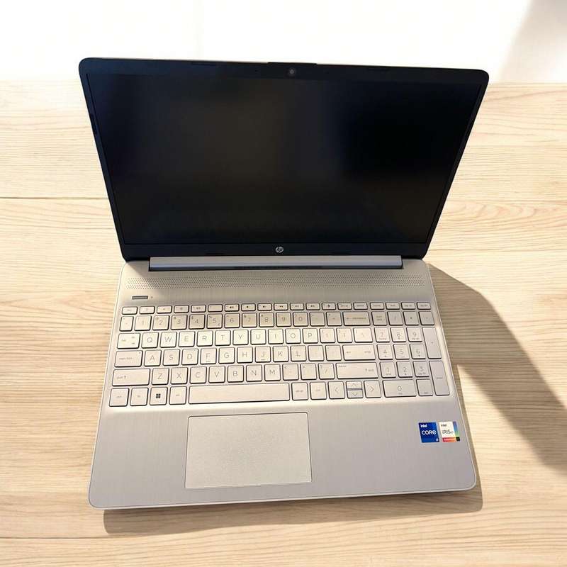 HP 15s-fq5016ni 12th Gen i7 16gb ram 512gb ssd intel iris xe graphics mint
