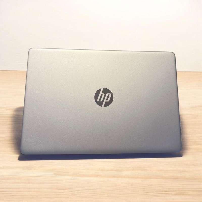 HP 15s-fq5016ni 12th Gen i7 16gb ram 512gb ssd intel iris xe graphics mint