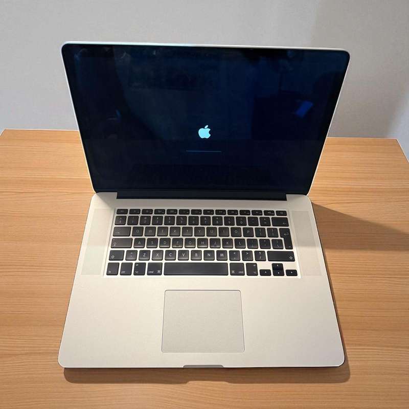 Apple MacBook Pro Retina 15` mid 2015, Intel i7 Quad Core@2.2GHz, 16GB RAM, 251GB ssd
