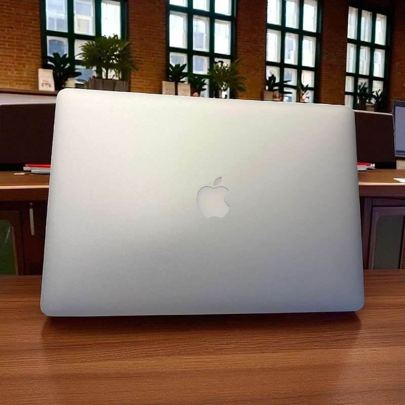 Apple MacBook Pro Retina 15` mid 2015, Intel i7 Quad Core@2.2GHz, 16GB RAM, 251GB ssd