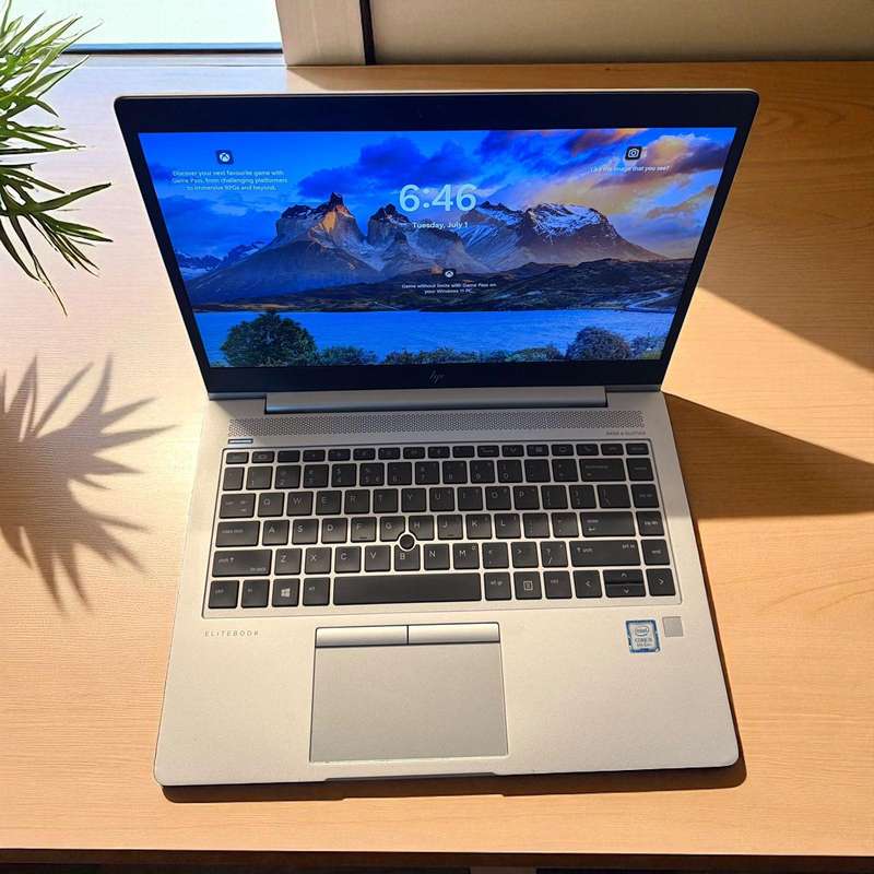 HP EliteBook 840 G5  8th Gen i5 8gb ram 256gb ssd