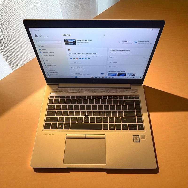 HP EliteBook 840 G5  8th Gen i5 8gb ram 256gb ssd