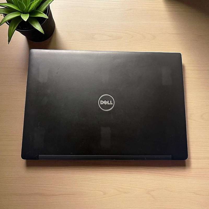 Dell Latitude 7280 12.5` fhd  Display lte  i7 6th gen 8gb ram 256gb ssd