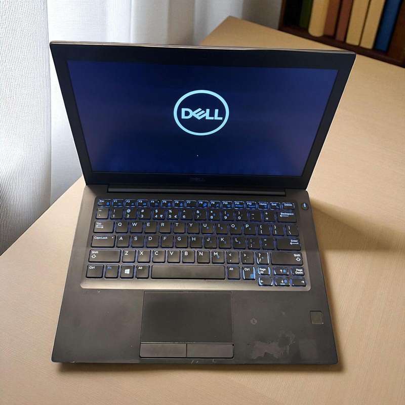 Dell Latitude 7280 12.5` fhd  Display lte  i7 6th gen 8gb ram 256gb ssd
