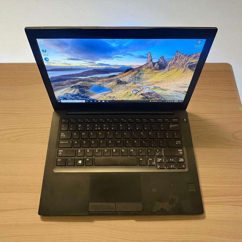 Dell Latitude 7280 12.5` fhd  Display lte  i7 6th gen 8gb ram 256gb ssd