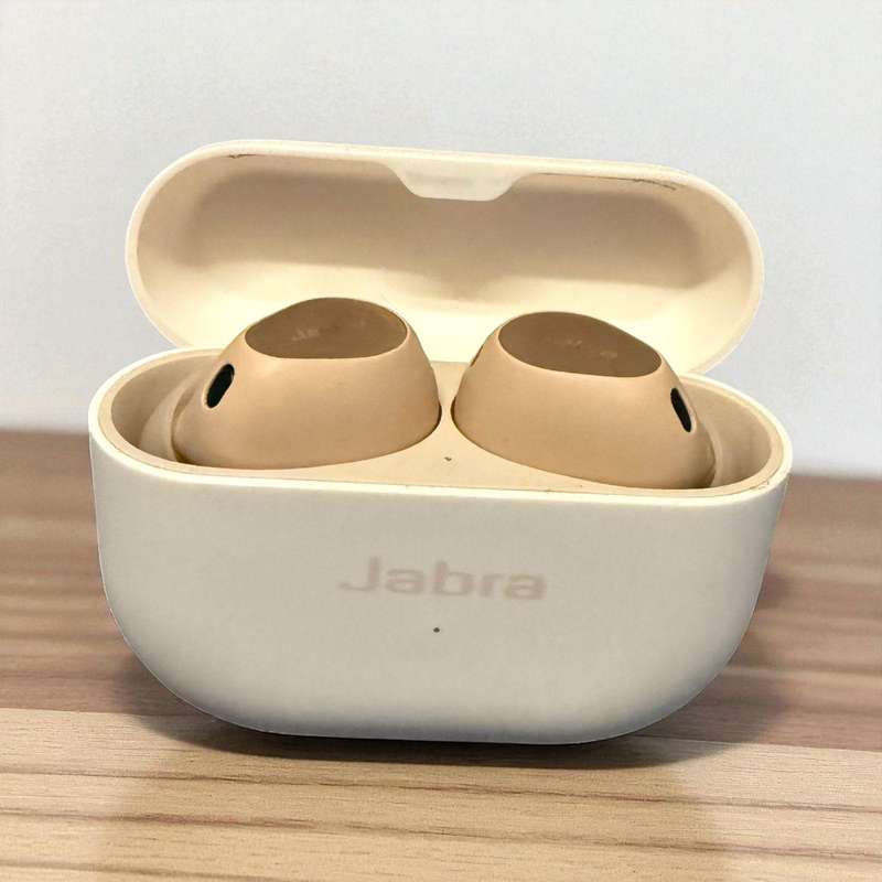 Jabra Elite 10 Wireless Earbuds with Charging Case Cream 100-99280901-99 new condition