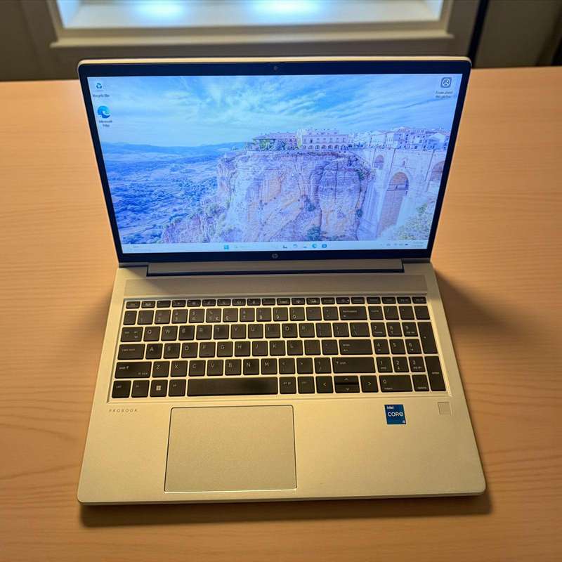 HP ProBook 450 G8 , 15.6` Notebook - 11th Gen Intel Core i5-1135G7, 256gb ssd 8gb ram Xe Graphics