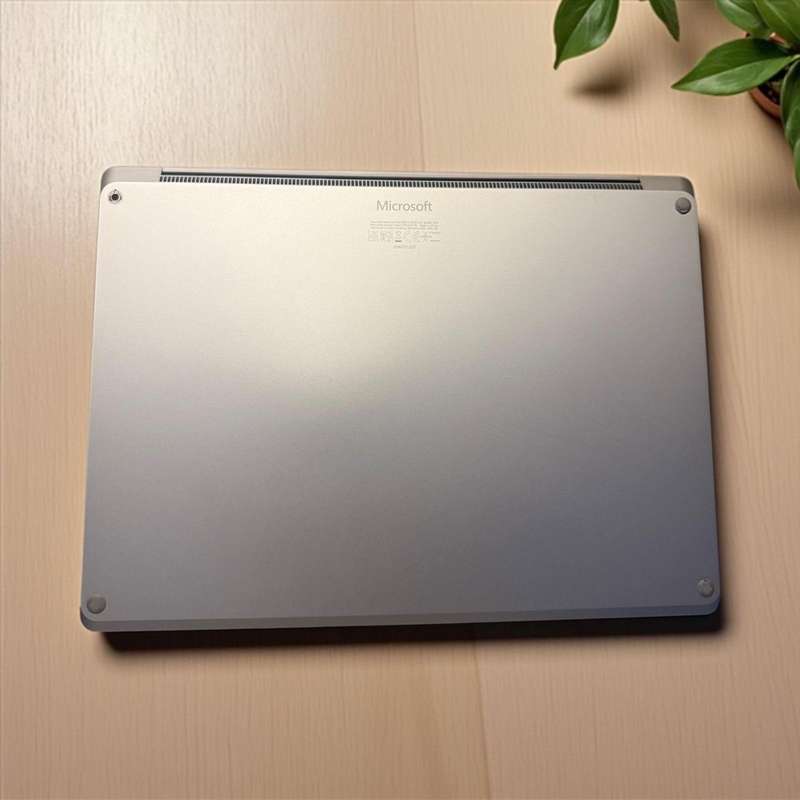 Microsoft  Surface   Laptop 4 touch  I5 11th gen 8gb ram 256gb ssd Intel Iris [R] Xe Graphics  mint