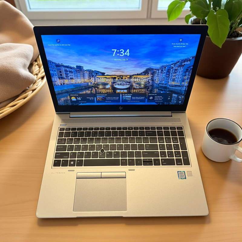 Hp Elitebook 850 G6  Core i5 8th gen Lte  15.6 inch  8GB Ram 256GB Ssd mint