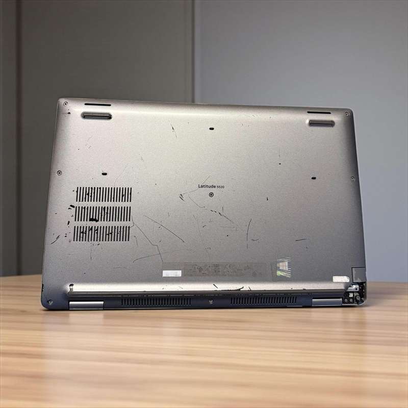 Dell Latitude 5520 Intel Iris Xe Graphics i5, 11th Gen  8GB 256GBssd 15.6''