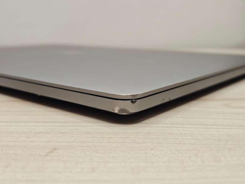 Macbook  Pro 16 inch  2019 touch bar Core i7 16gb ram 500gb ssd new batt
