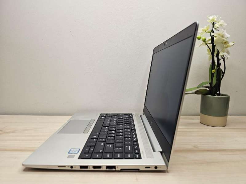 HP EliteBook 840 G5  8th Gen i5 8gb ram 256gb ssd