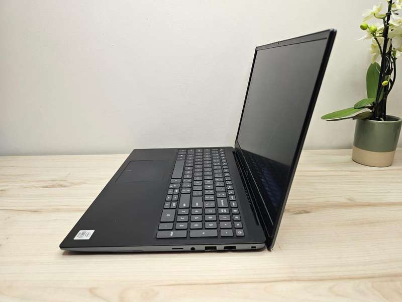 Dell Vostro 5590