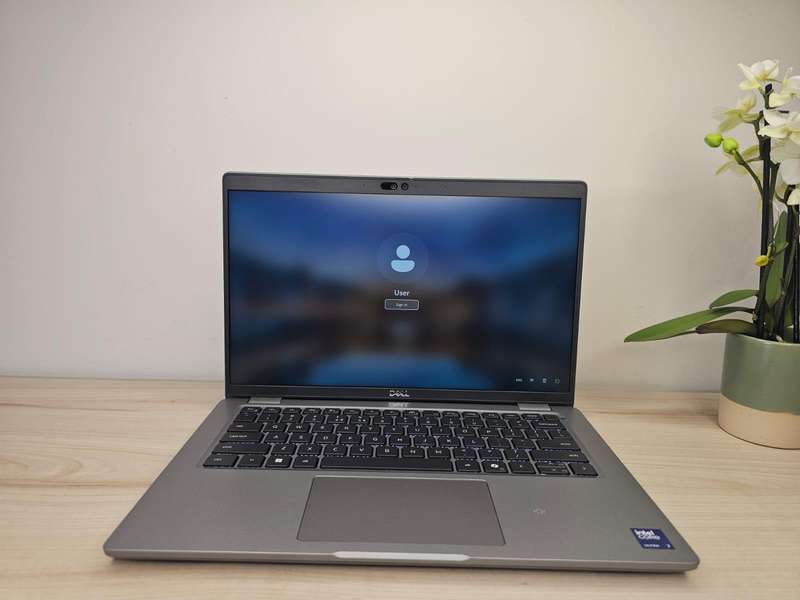 Dell Latitude 5450 14-inch FHD Laptop - Intel Core Ultra 7 155U 512gb ssd 32GB RAM 4G Win 11 Pro