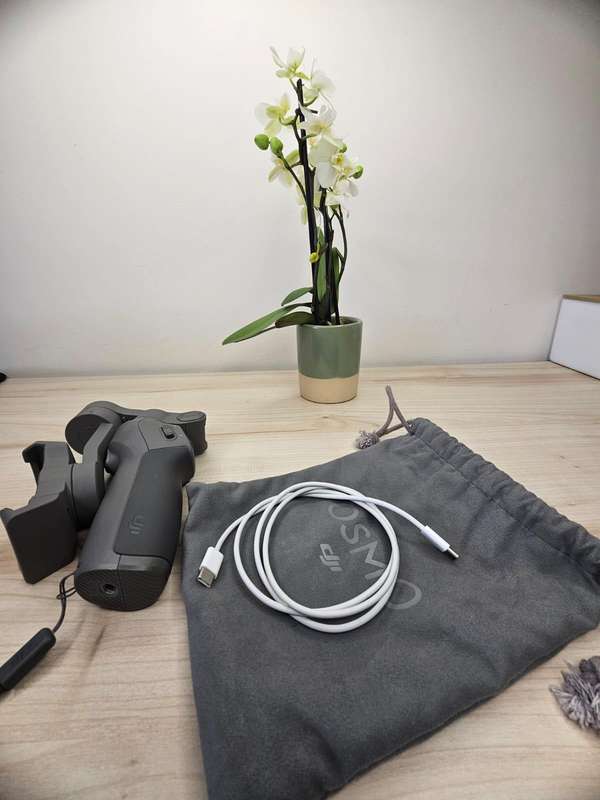 DJI  osmo Mobile 3 Handheld Smartphone Gimbal