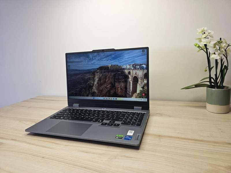 Lenovo LOQ 15IAX9 12th Gen Intel Core i5-12450HX  Geforce Rtx 3050 24gb ram 1tb ssd