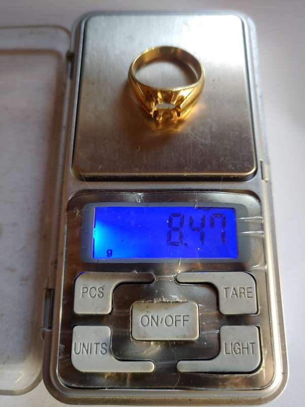 18ct Yellow Gold Rings  8.47g NOTE Stone removed Junk / Scrap Gold