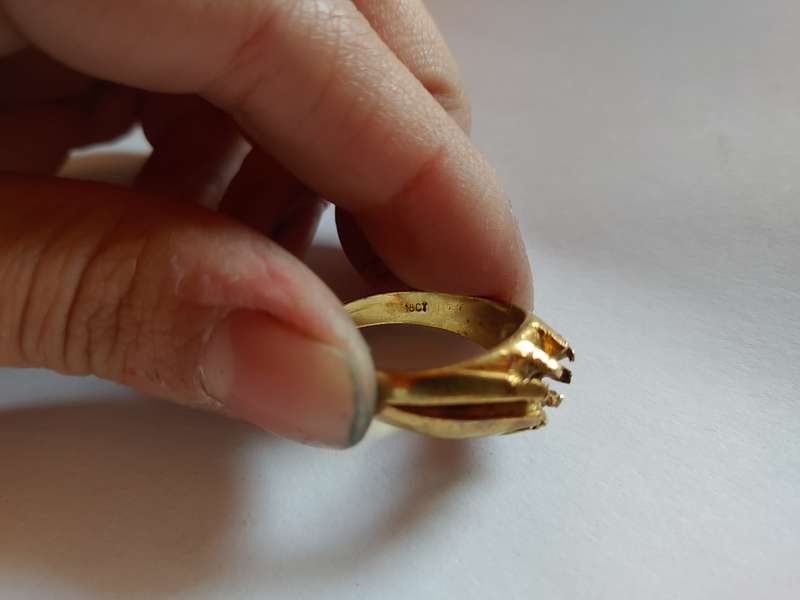 18ct Yellow Gold Rings  8.47g NOTE Stone removed Junk / Scrap Gold