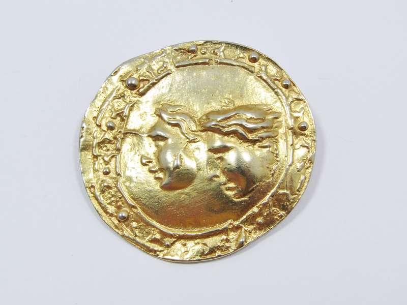 Vintage c1990 Peggy Yunque (New York) Gold-Tone Brooch
