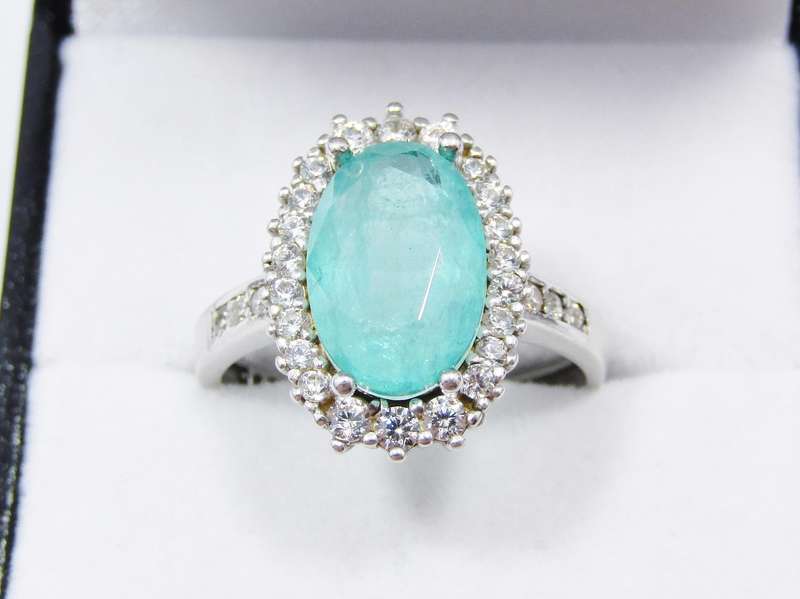 Beautiful Sterling Silver Ring with a Soude Emerald