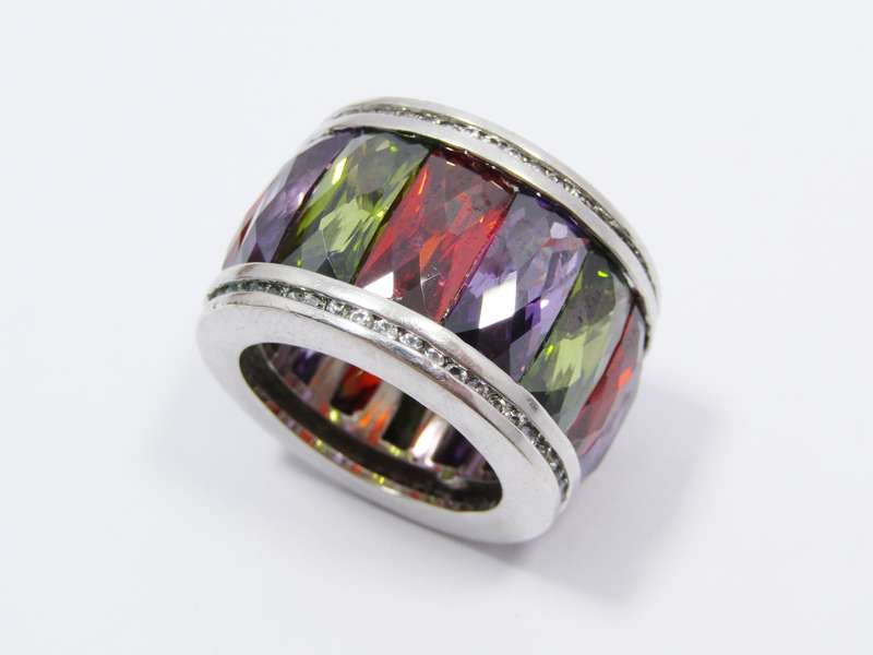 Chunky Costume Jewellery Ring with Faceted Stones