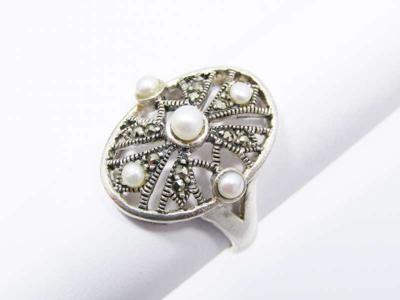 A Gorgeous Oval Vintage Design Marcasite and Seed Pearl Ring in Sterling Silver.