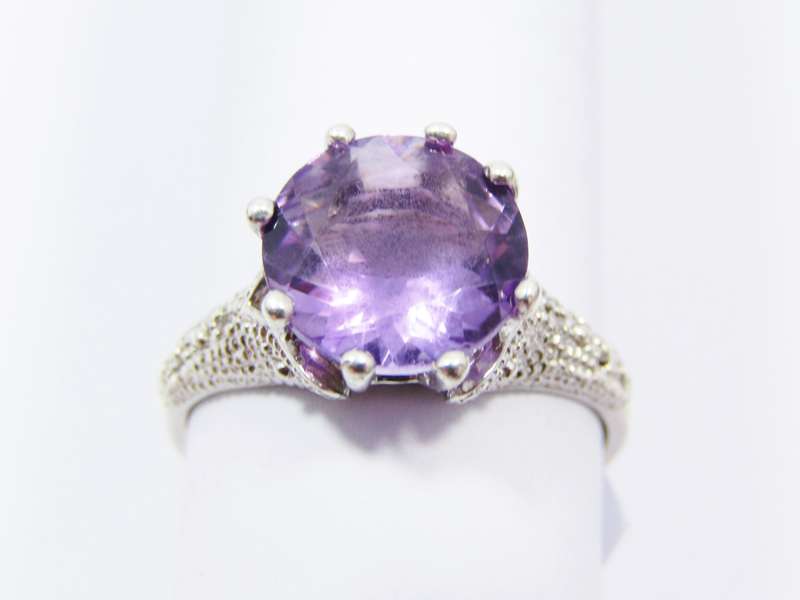 A Stunning Amethyst Solitaire Ring in Sterling Silver.