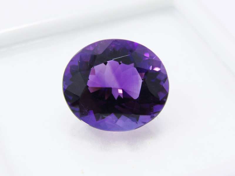 Lovely 5.5CT Amethyst, Oval Faceted Gemstone