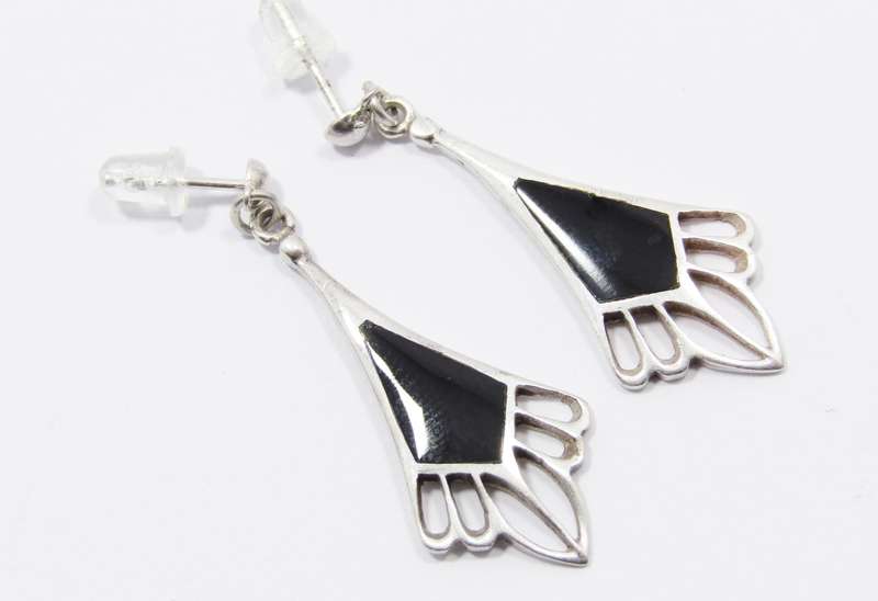 A Gorgeous Pair of Black inlay Dangling Earrings in Sterling Silver