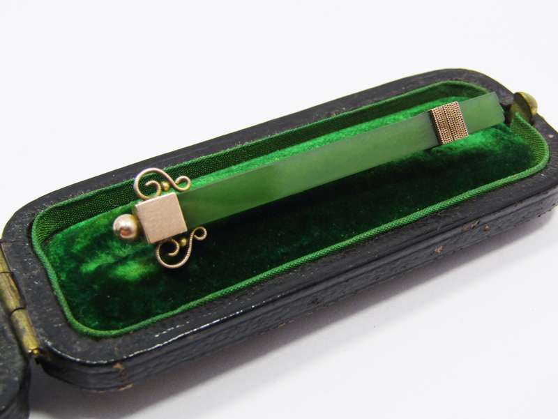 Stunning! Antique 9CT Gold & Jade Brooch
