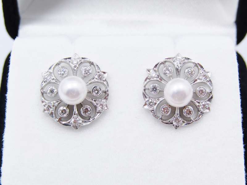 Stunning!  Art Deco Style 18CT White Gold, Pearl & Diamond Earrings