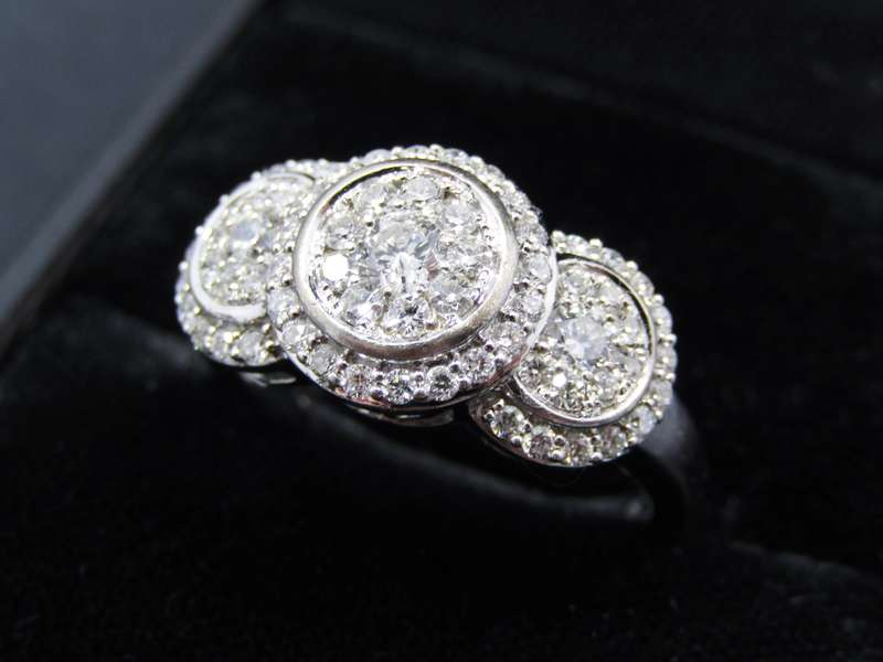 Exquisite! 18CT White Gold & 1CTW Diamond Ring