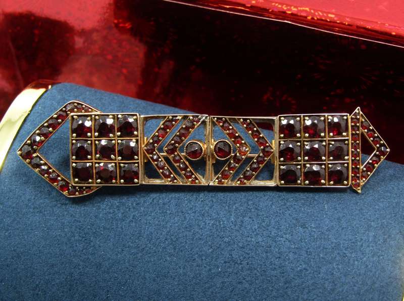 Stunning! Antique 14ct Gold Bohemian Garnet Brooch